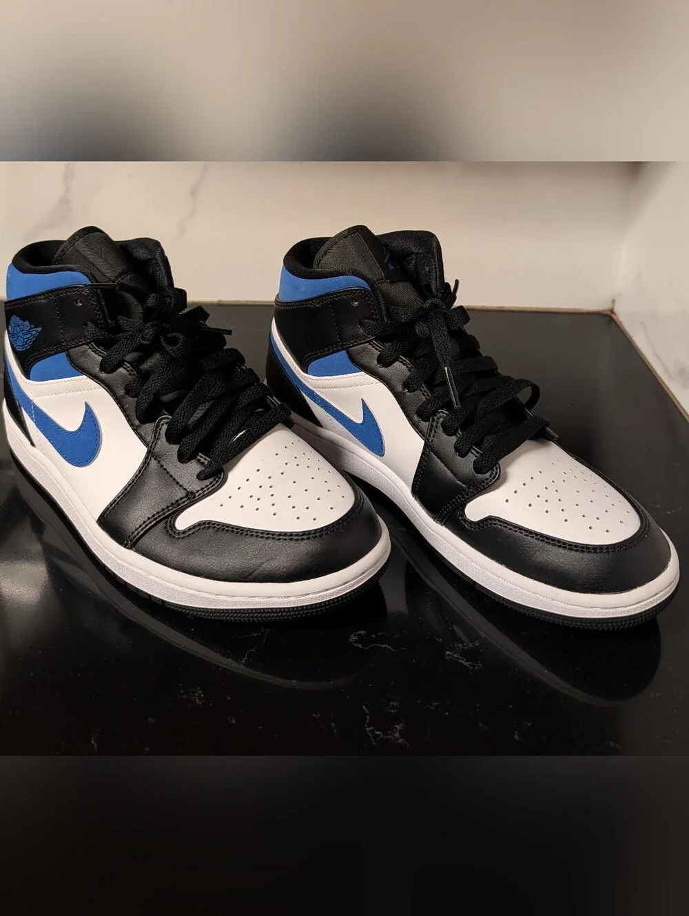 Nike Men's Air Jordan 1 Mid Black White Lace-Up Sneakers Size 8.5 Like New